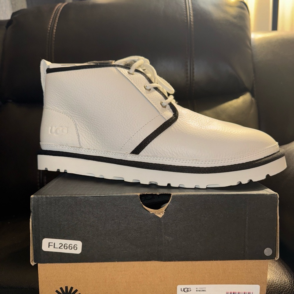 UGG Neumel M/1133777 Mens White Black Leather Wool Sockliner Chukka Boots Sz 12